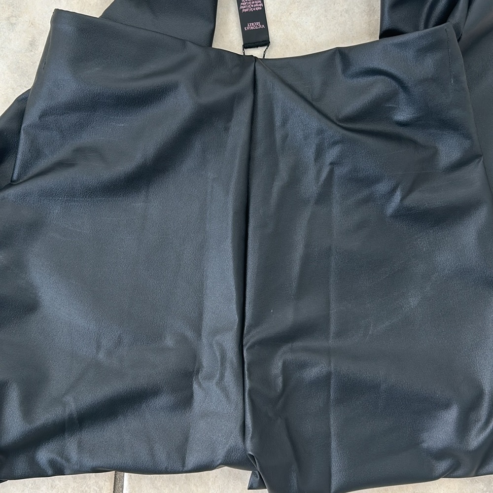 NWT Victoria’s Secret Faux Leather Leggings - Picture 5 of 6